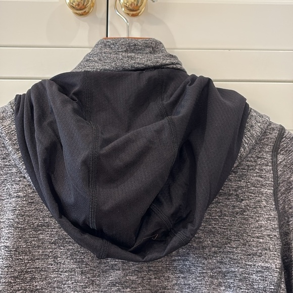 Lululemon Black /Gray Heathered Hooded Jacket—Great—Warm—Sports—Barely Worn—6 - Picture 7 of 7